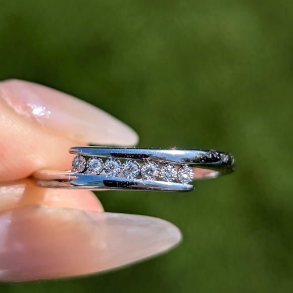 14K White Gold Twist Swirl Diamond Band Ring - Picture 1 of 10